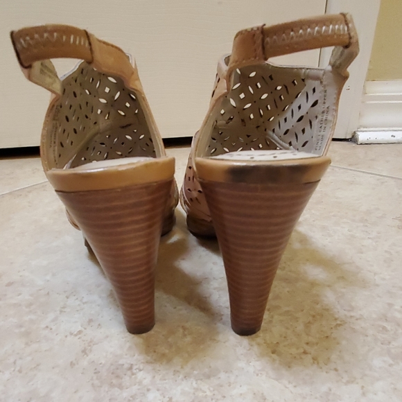 Tan leather women's heel sandals - Picture 5 of 7